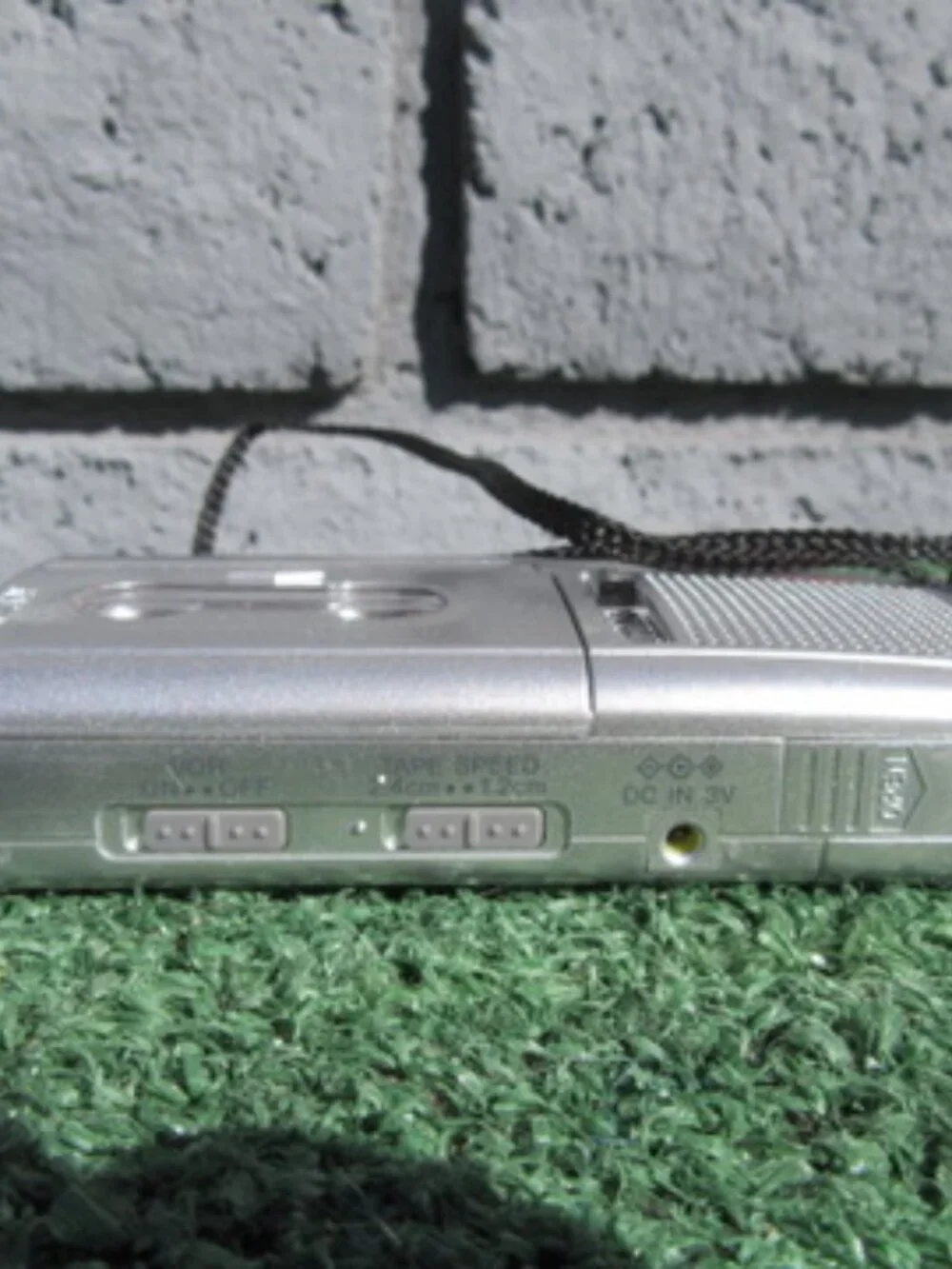 Sony V-O-R Microcassette Audio Recorder M-670V *For Parts*